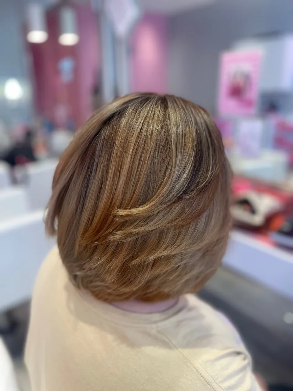 A highlighted bob with dimension through the mid-lengths.